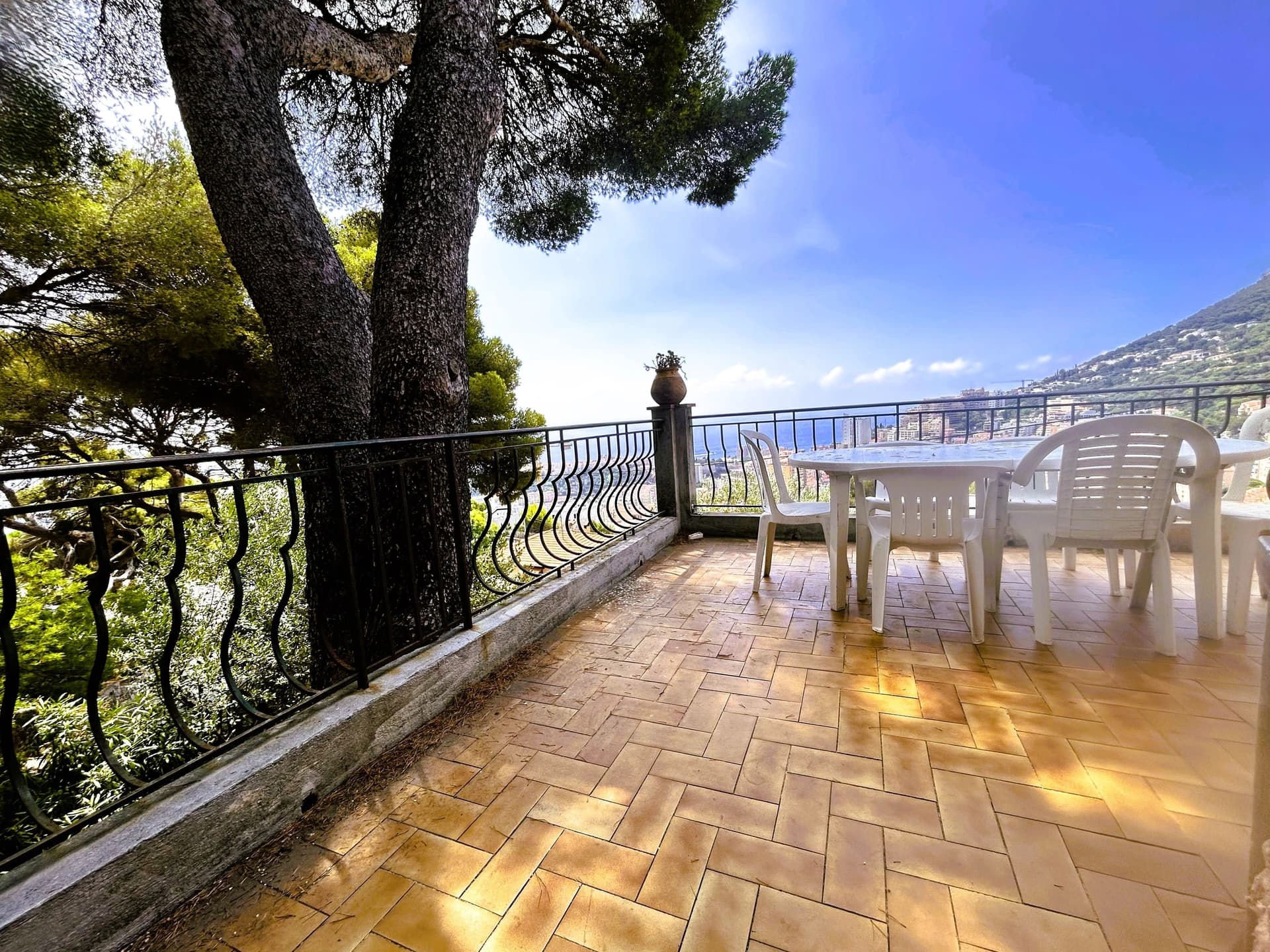 Propriété d'exception aux portes de Monaco, vue panoramique sur la Méditerranée