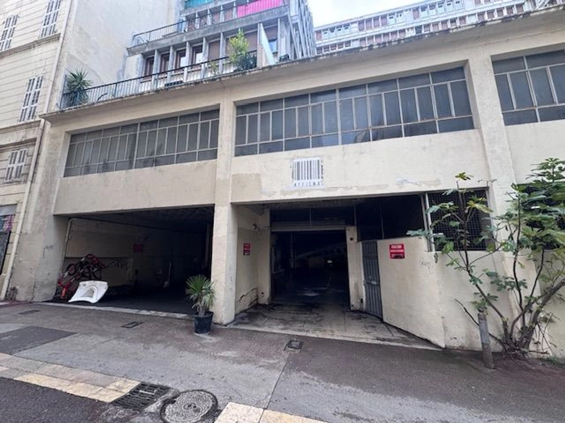 Parking de 140 places au cœur de Marseille, rare actif d'investissement